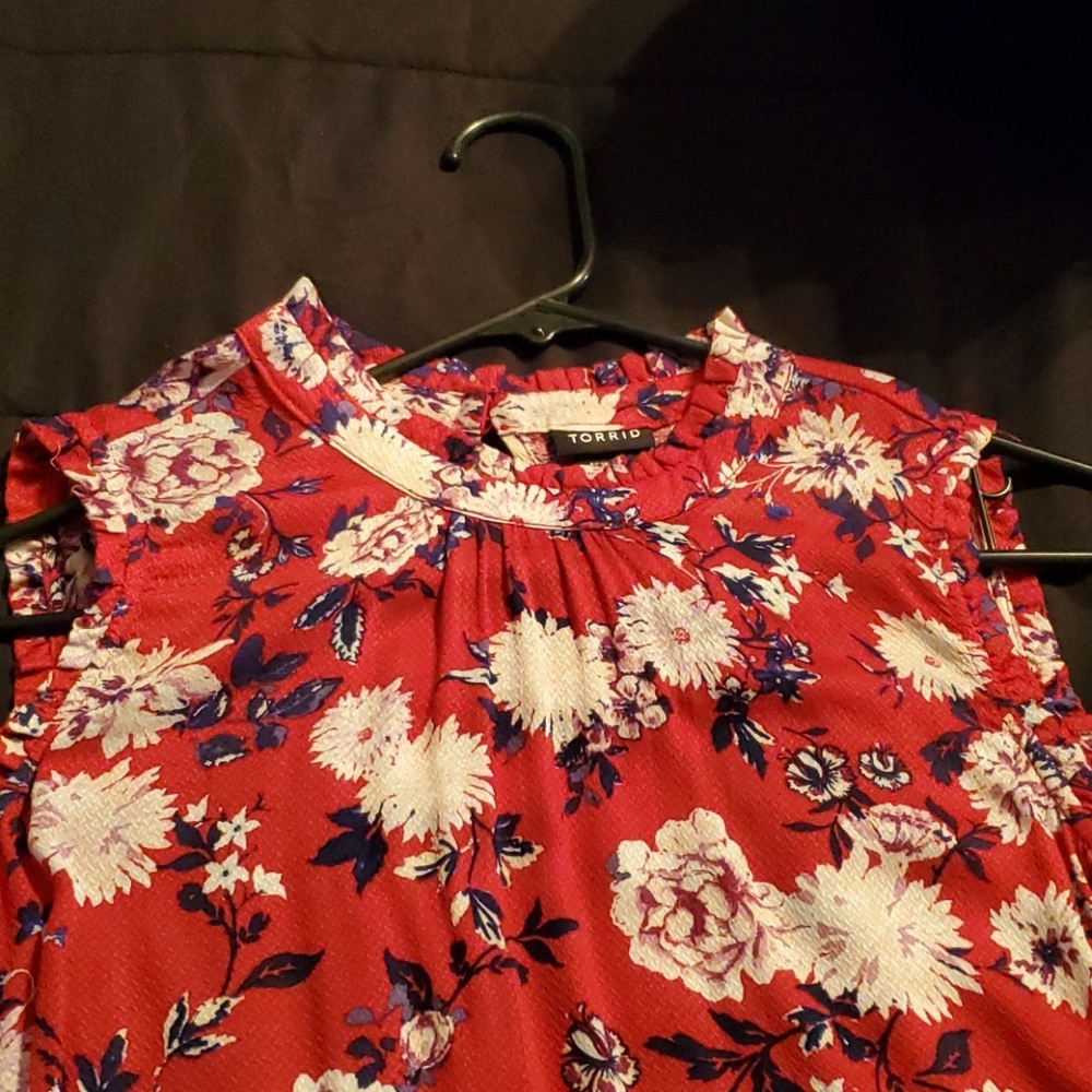 Ladies top - Picture 2 of 5